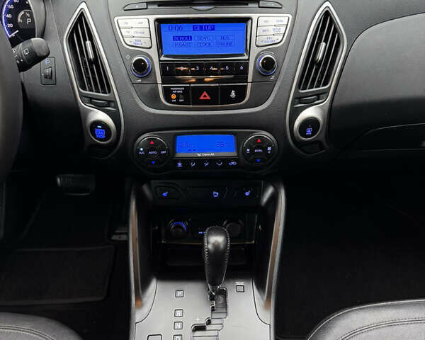 Чорний Хендай іх35, об'ємом двигуна 2 л та пробігом 177 тис. км за 14650 $, фото 31 на Automoto.ua