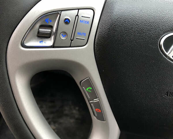 Черный Хендай их35, объемом двигателя 2 л и пробегом 178 тыс. км за 13999 $, фото 39 на Automoto.ua