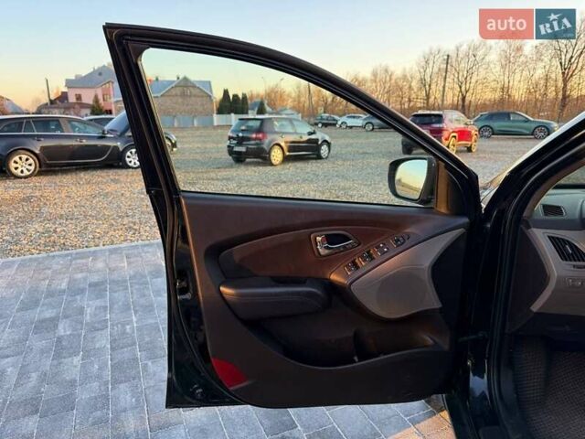 Черный Хендай их35, объемом двигателя 2 л и пробегом 178 тыс. км за 12699 $, фото 10 на Automoto.ua