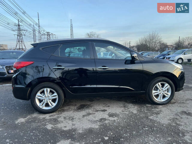 Черный Хендай их35, объемом двигателя 2 л и пробегом 213 тыс. км за 16500 $, фото 7 на Automoto.ua