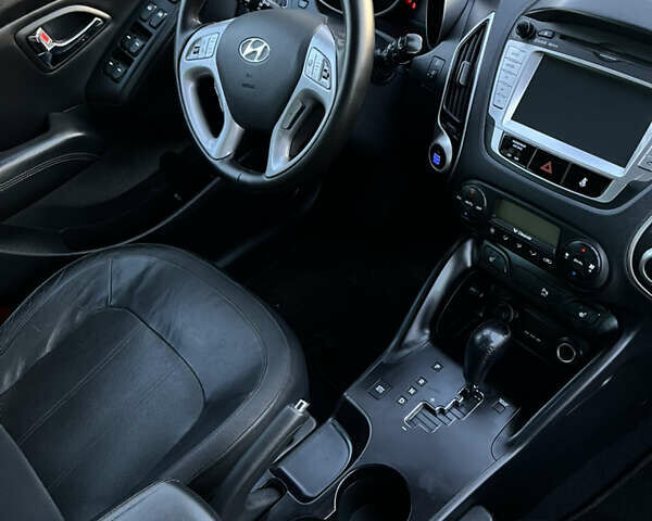 Черный Хендай их35, объемом двигателя 2 л и пробегом 213 тыс. км за 16500 $, фото 23 на Automoto.ua