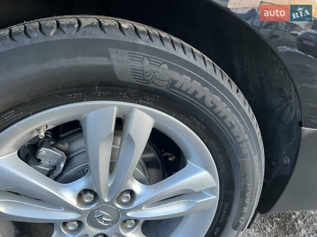 Черный Хендай их35, объемом двигателя 2 л и пробегом 213 тыс. км за 16500 $, фото 21 на Automoto.ua