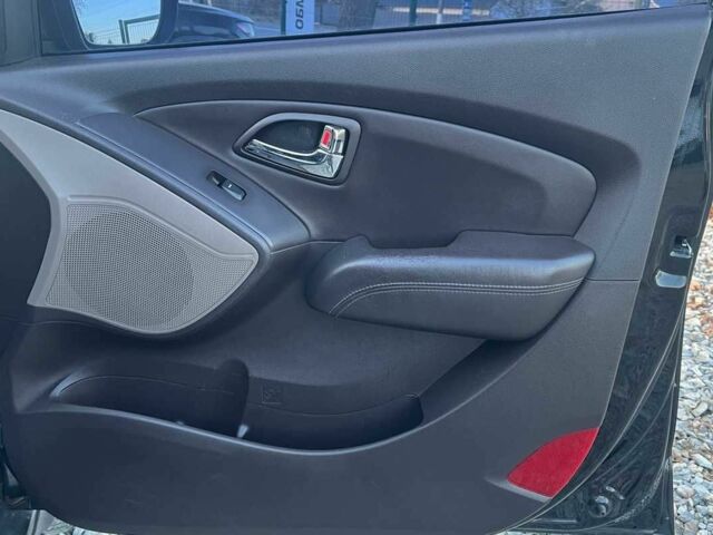 Чорний Хендай іх35, об'ємом двигуна 2 л та пробігом 178 тис. км за 13700 $, фото 23 на Automoto.ua