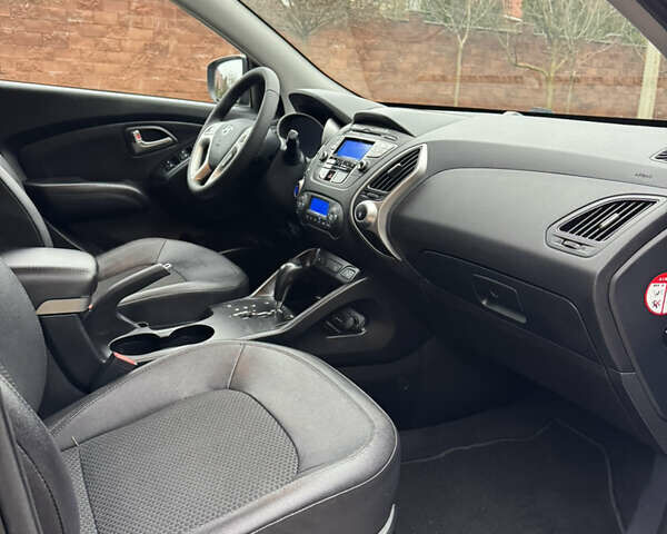 Чорний Хендай іх35, об'ємом двигуна 2 л та пробігом 177 тис. км за 14650 $, фото 49 на Automoto.ua