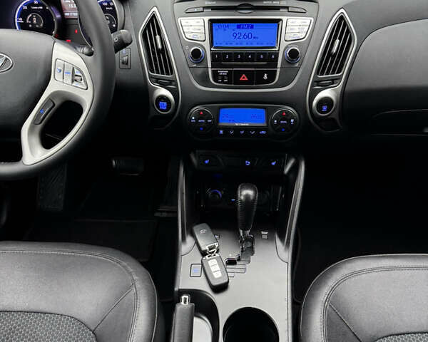 Чорний Хендай іх35, об'ємом двигуна 2 л та пробігом 177 тис. км за 14650 $, фото 30 на Automoto.ua