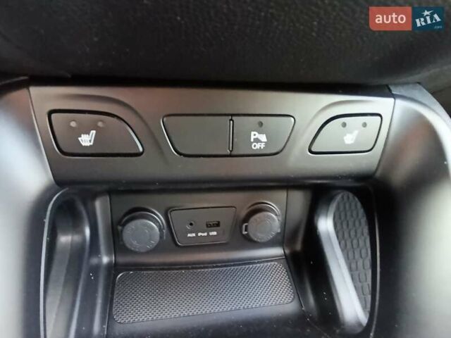 Чорний Хендай іх35, об'ємом двигуна 2 л та пробігом 237 тис. км за 12950 $, фото 5 на Automoto.ua