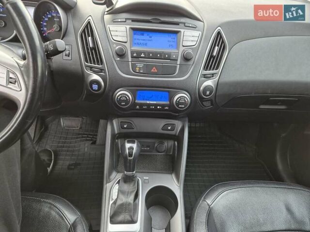 Хендай их35 2013 в Киеве на Automoto.ua Черный Хендай их35, объемом двигателя 2 л и пробегом 153 тыс. км за 13500 $, фото 14 на Automoto.ua