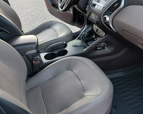 Черный Хендай их35, объемом двигателя 2 л и пробегом 122 тыс. км за 12999 $, фото 8 на Automoto.ua