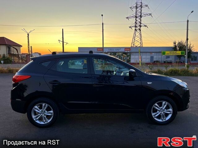 Черный Хендай их35, объемом двигателя 1.7 л и пробегом 230 тыс. км за 11200 $, фото 2 на Automoto.ua