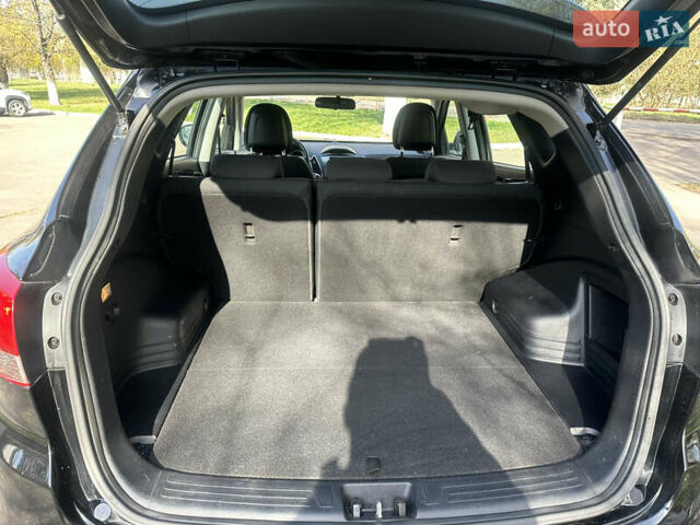 Черный Хендай их35, объемом двигателя 2 л и пробегом 48 тыс. км за 15500 $, фото 11 на Automoto.ua