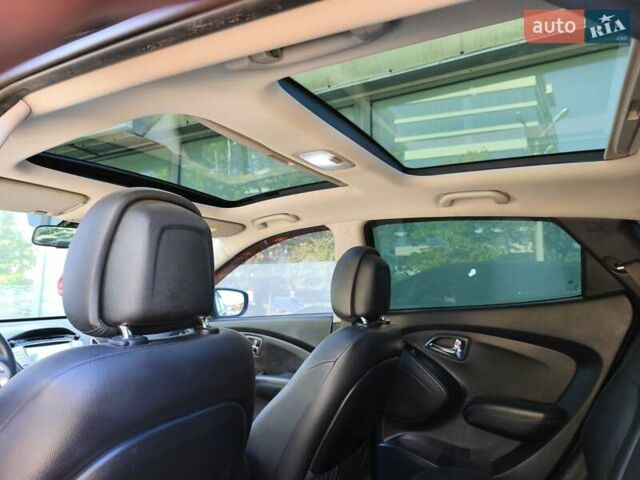 Черный Хендай их35, объемом двигателя 2 л и пробегом 167 тыс. км за 13600 $, фото 17 на Automoto.ua