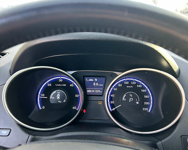 Чорний Хендай іх35, об'ємом двигуна 2 л та пробігом 241 тис. км за 14400 $, фото 9 на Automoto.ua