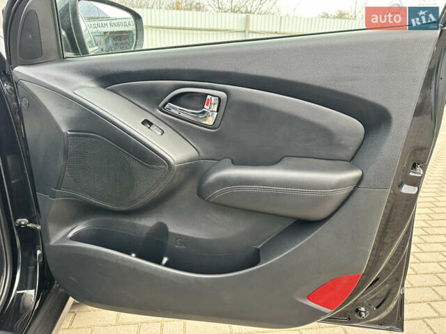 Чорний Хендай іх35, об'ємом двигуна 2 л та пробігом 148 тис. км за 14599 $, фото 41 на Automoto.ua