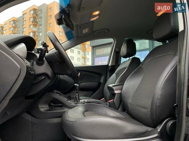 Черный Хендай их35, объемом двигателя 1.69 л и пробегом 194 тыс. км за 12500 $, фото 16 на Automoto.ua