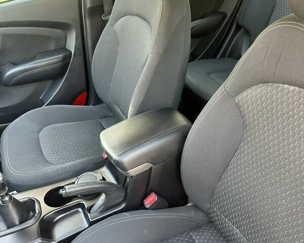 Черный Хендай их35, объемом двигателя 2 л и пробегом 48 тыс. км за 15500 $, фото 15 на Automoto.ua