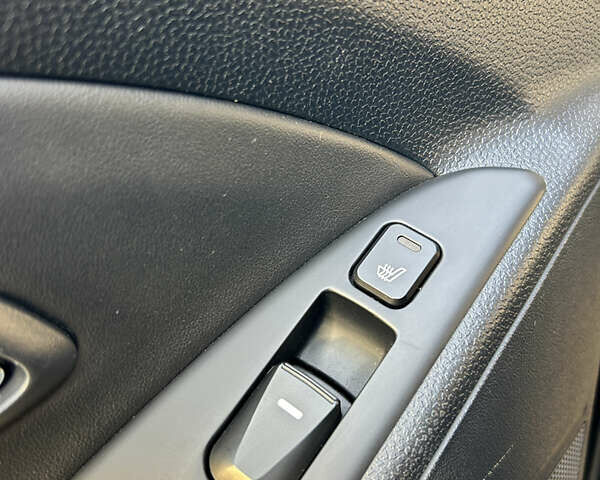 Чорний Хендай іх35, об'ємом двигуна 2 л та пробігом 241 тис. км за 14400 $, фото 23 на Automoto.ua