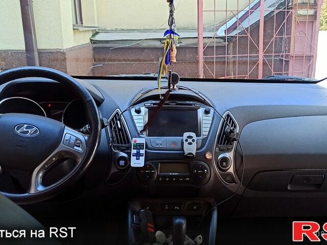 Чорний Хендай іх35, об'ємом двигуна 2 л та пробігом 167 тис. км за 13800 $, фото 6 на Automoto.ua