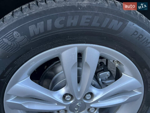 Черный Хендай их35, объемом двигателя 2 л и пробегом 213 тыс. км за 16500 $, фото 22 на Automoto.ua