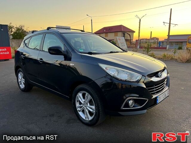Черный Хендай их35, объемом двигателя 1.7 л и пробегом 230 тыс. км за 11200 $, фото 1 на Automoto.ua