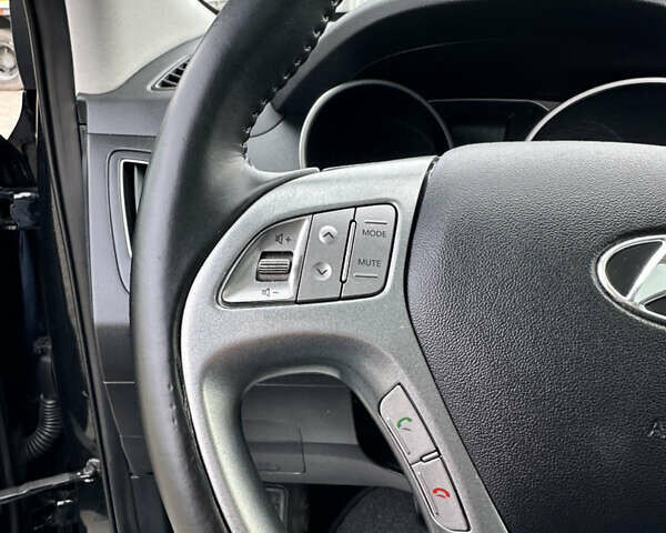 Чорний Хендай іх35, об'ємом двигуна 2 л та пробігом 148 тис. км за 14599 $, фото 26 на Automoto.ua