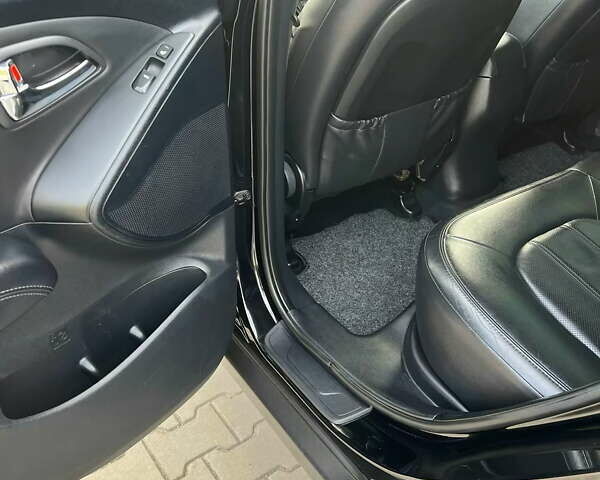 Черный Хендай их35, объемом двигателя 2 л и пробегом 202 тыс. км за 15700 $, фото 20 на Automoto.ua