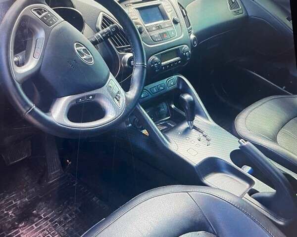 Черный Хендай их35, объемом двигателя 2 л и пробегом 185 тыс. км за 14399 $, фото 7 на Automoto.ua