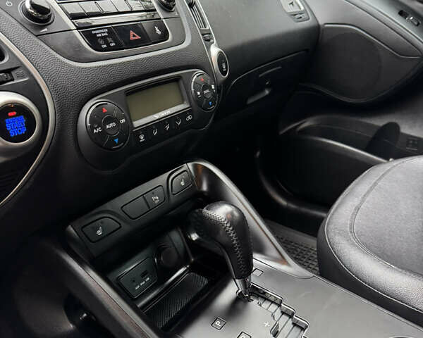 Чорний Хендай іх35, об'ємом двигуна 2 л та пробігом 177 тис. км за 14650 $, фото 53 на Automoto.ua