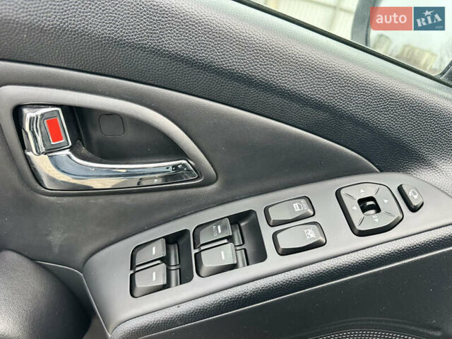 Чорний Хендай іх35, об'ємом двигуна 2 л та пробігом 148 тис. км за 14599 $, фото 23 на Automoto.ua