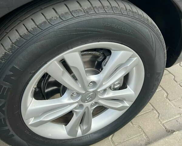 Черный Хендай их35, объемом двигателя 2 л и пробегом 202 тыс. км за 15700 $, фото 10 на Automoto.ua