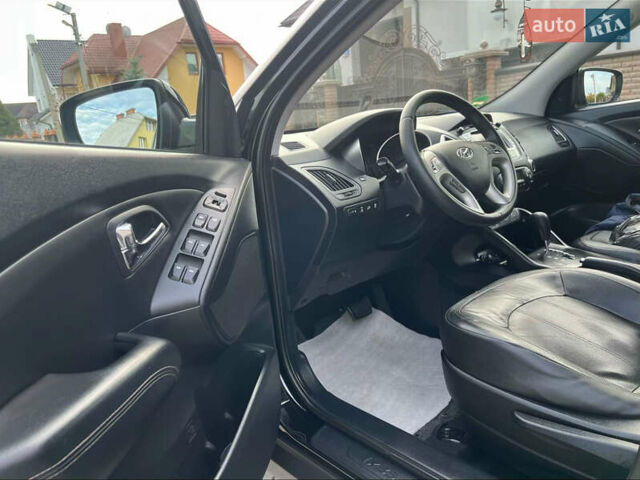 Черный Хендай их35, объемом двигателя 2 л и пробегом 202 тыс. км за 15700 $, фото 12 на Automoto.ua