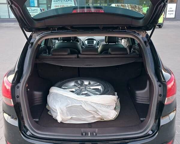 Черный Хендай их35, объемом двигателя 2 л и пробегом 122 тыс. км за 12999 $, фото 16 на Automoto.ua