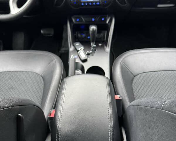 Чорний Хендай іх35, об'ємом двигуна 2 л та пробігом 177 тис. км за 14650 $, фото 35 на Automoto.ua