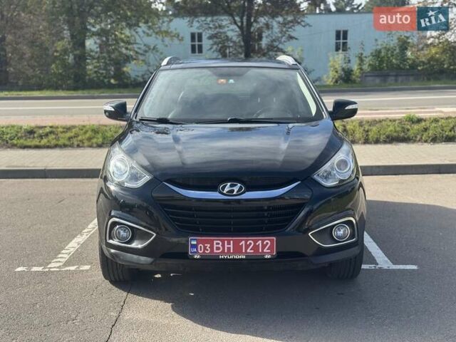 Черный Хендай их35, объемом двигателя 2 л и пробегом 162 тыс. км за 14200 $, фото 2 на Automoto.ua