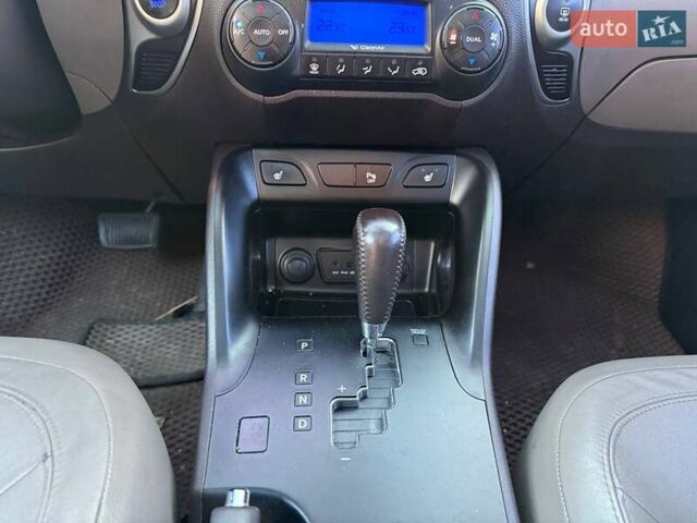 Черный Хендай их35, объемом двигателя 2 л и пробегом 178 тыс. км за 12699 $, фото 20 на Automoto.ua