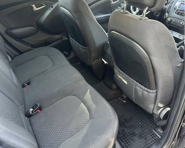 Черный Хендай их35, объемом двигателя 2 л и пробегом 48 тыс. км за 15500 $, фото 10 на Automoto.ua