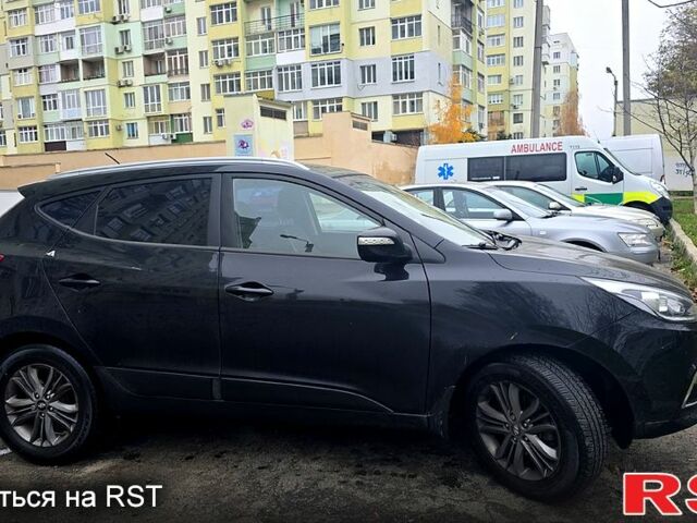 Черный Хендай их35, объемом двигателя 2 л и пробегом 152 тыс. км за 13000 $, фото 2 на Automoto.ua