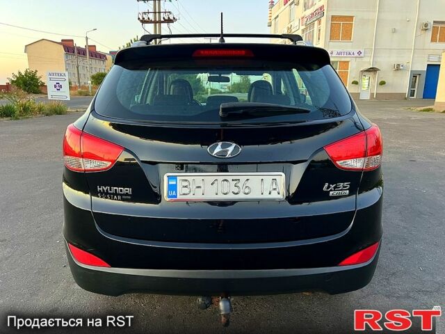 Черный Хендай их35, объемом двигателя 1.7 л и пробегом 230 тыс. км за 11200 $, фото 4 на Automoto.ua