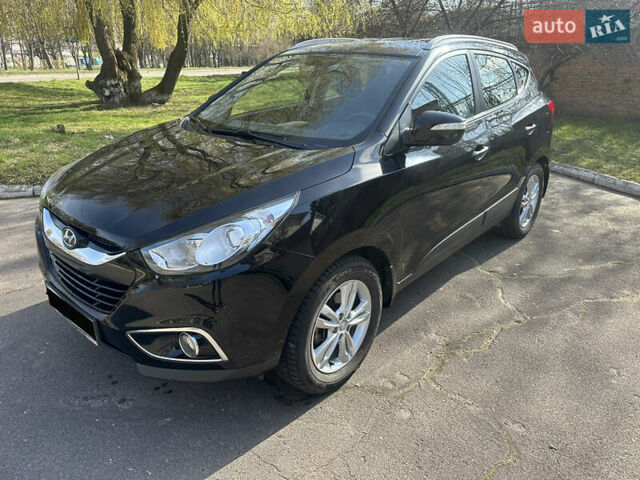 Черный Хендай их35, объемом двигателя 2 л и пробегом 48 тыс. км за 15500 $, фото 2 на Automoto.ua