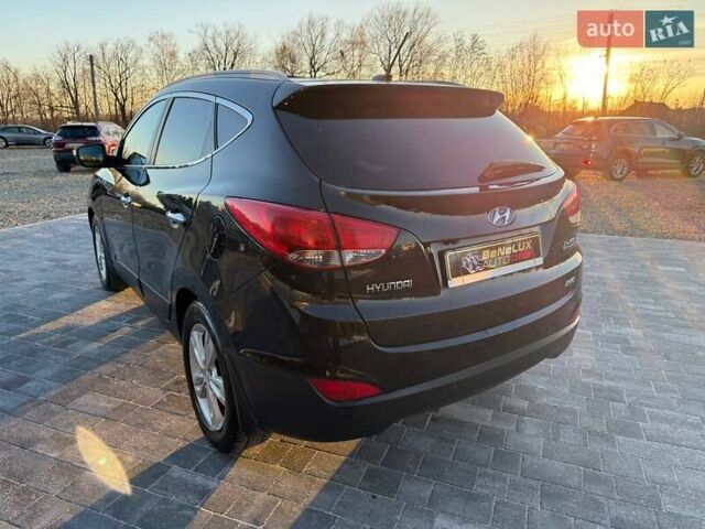 Черный Хендай их35, объемом двигателя 2 л и пробегом 178 тыс. км за 12699 $, фото 6 на Automoto.ua