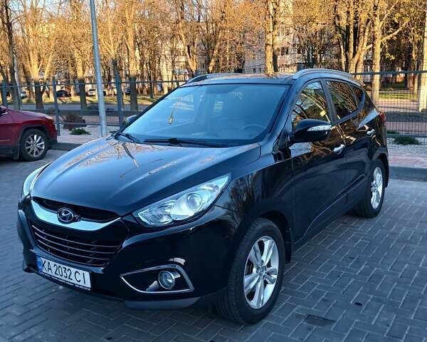 Черный Хендай их35, объемом двигателя 2 л и пробегом 122 тыс. км за 12999 $, фото 2 на Automoto.ua