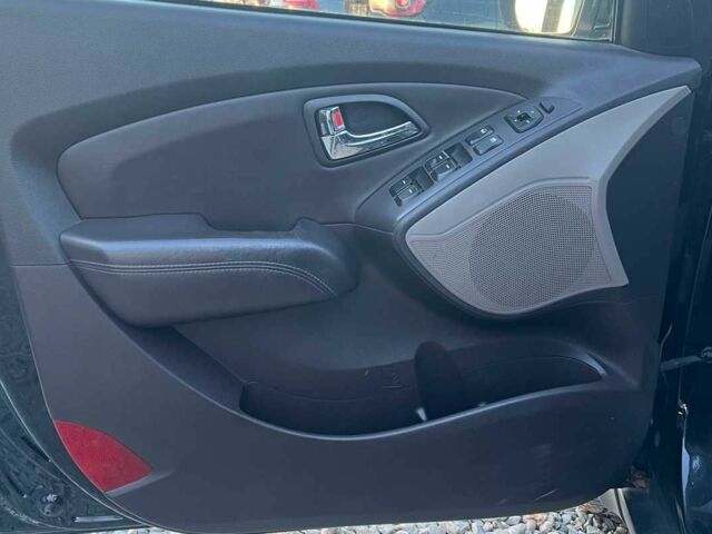 Чорний Хендай іх35, об'ємом двигуна 2 л та пробігом 178 тис. км за 13700 $, фото 21 на Automoto.ua