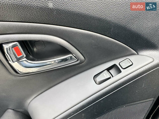 Чорний Хендай іх35, об'ємом двигуна 2 л та пробігом 148 тис. км за 14599 $, фото 48 на Automoto.ua