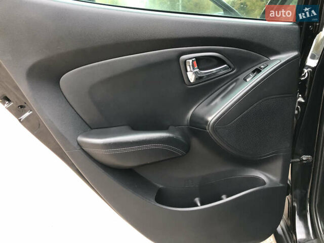 Черный Хендай их35, объемом двигателя 2 л и пробегом 178 тыс. км за 13999 $, фото 23 на Automoto.ua