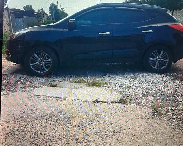 Черный Хендай их35, объемом двигателя 2 л и пробегом 185 тыс. км за 14399 $, фото 3 на Automoto.ua