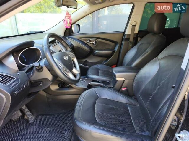 Черный Хендай их35, объемом двигателя 2 л и пробегом 167 тыс. км за 13600 $, фото 9 на Automoto.ua
