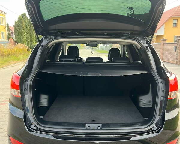 Черный Хендай их35, объемом двигателя 2 л и пробегом 202 тыс. км за 15700 $, фото 24 на Automoto.ua