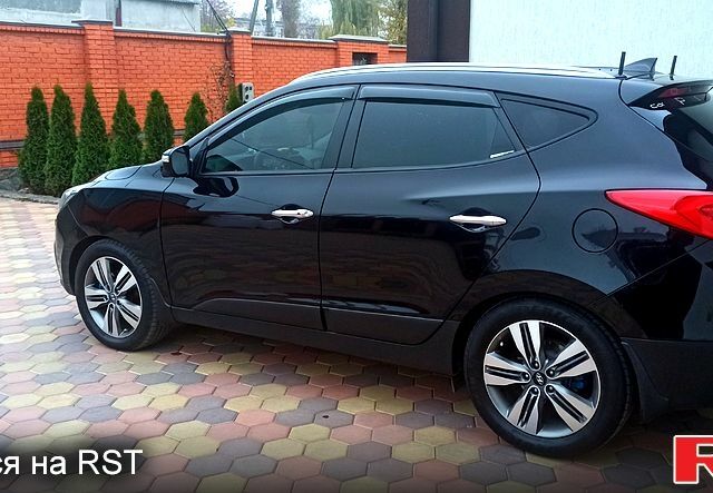 Чорний Хендай іх35, об'ємом двигуна 2 л та пробігом 167 тис. км за 13800 $, фото 1 на Automoto.ua
