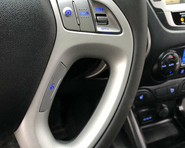 Черный Хендай их35, объемом двигателя 2 л и пробегом 178 тыс. км за 13999 $, фото 40 на Automoto.ua