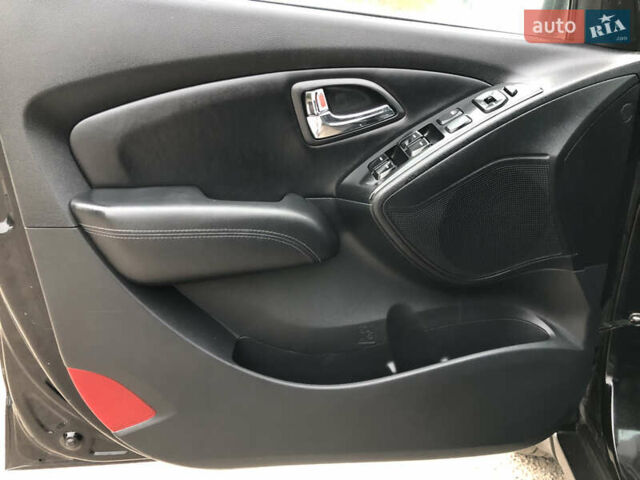 Черный Хендай их35, объемом двигателя 2 л и пробегом 178 тыс. км за 13999 $, фото 22 на Automoto.ua