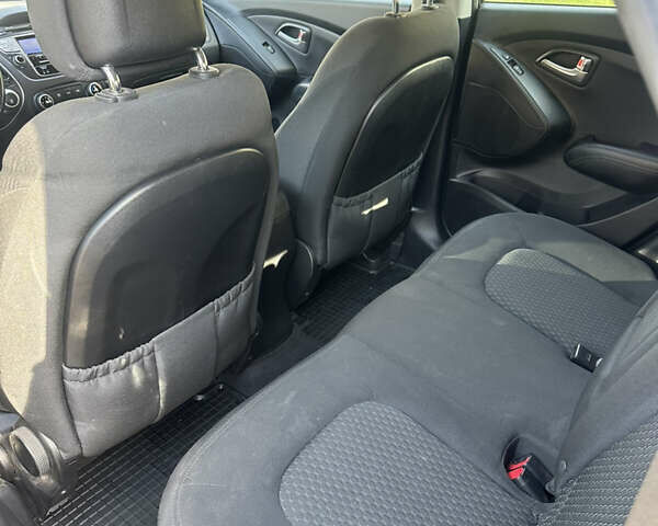 Черный Хендай их35, объемом двигателя 2 л и пробегом 48 тыс. км за 15500 $, фото 12 на Automoto.ua